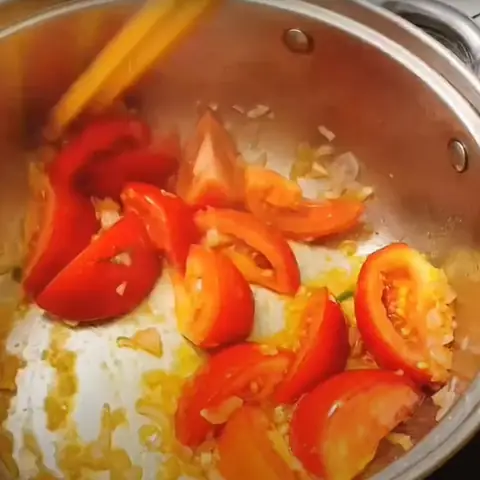 Hướng dẫn chi tiết cách làm canh cá nấu dưa chua chuẩn vị tại nhà