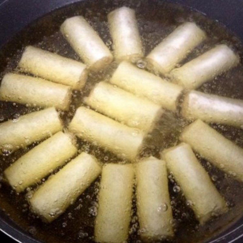 cách làm chả giò tôm thịt để tủ lạnh - chiên sơ