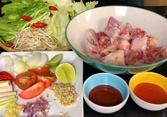 Cách Làm Gà Nấu Lẩu Chua Thơm Ngon Đậm Đà Tại Nhà