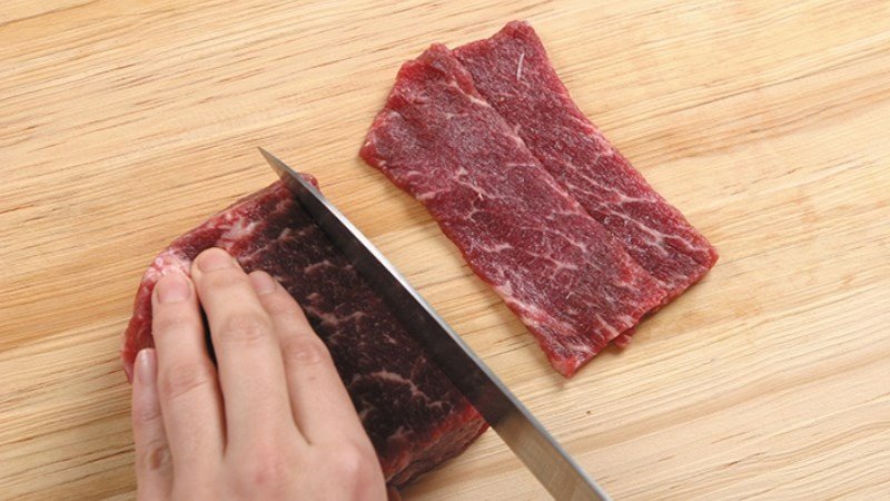 Cách làm mềm thịt bò bằng cách thái thịt đúng thớ