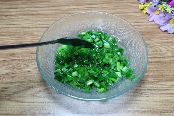 Cách làm mỡ hành cho bánh tráng trộn