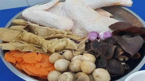 cách làm món gà nấu măng khô cách làm món gà nấu măng khô