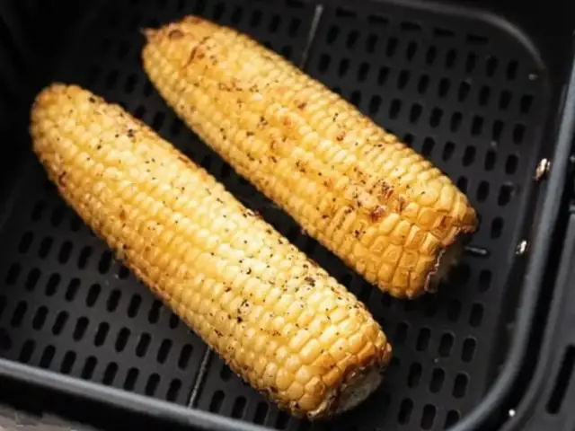 1.1. Ngô nướng truyền thống bằng nồi chiên không dầu