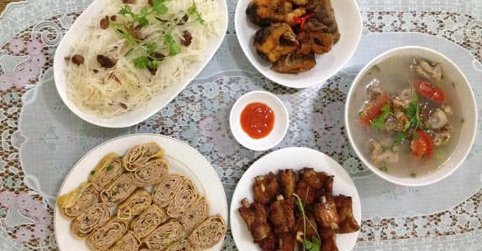 Cách nấu ăn hàng ngày với sườn nướng, cá quả kho tộ
