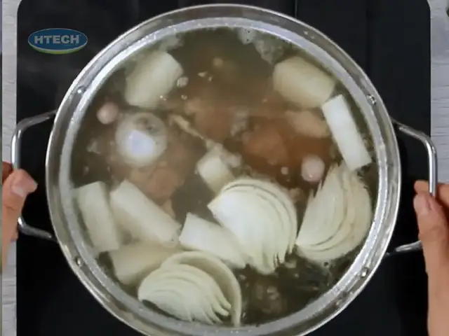 Hướng dẫn chi tiết cách nấu bánh canh bột lọc giò heo