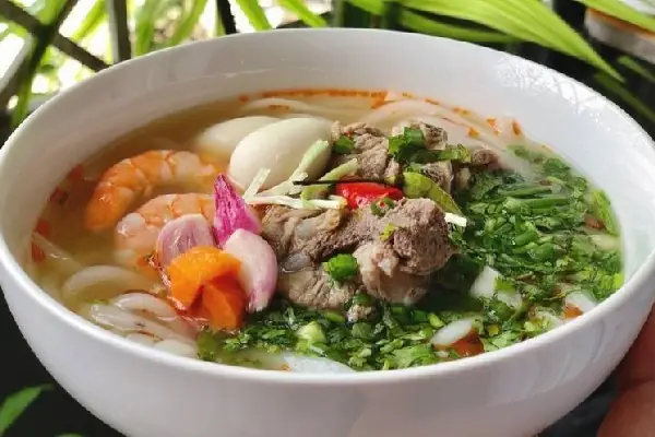 Hướng Dẫn Chi Tiết Cách Nấu Bánh Canh Tôm Sườn Thơm Ngon Chuẩn Vị