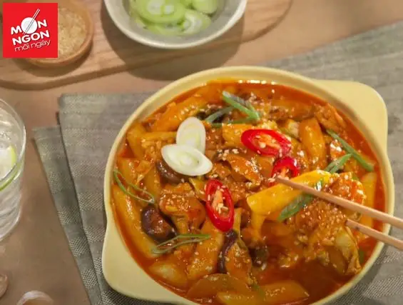 Hướng Dẫn Cách Nấu Bánh Gạo Tokbokki Ngon Chuẩn Vị Hàn