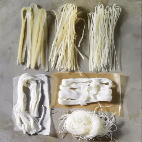 Cách Nấu Bánh Phở Ngon Tại Nhà: Bí Quyết Chuẩn Vị Phở Truyền Thống Cách Nấu Bánh Phở Ngon Tại Nhà: Bí Quyết Chuẩn Vị Phở Truyền Thống