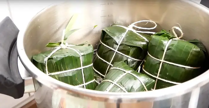 Làm thế nào để nấu bánh tét mau chín tại nhà?