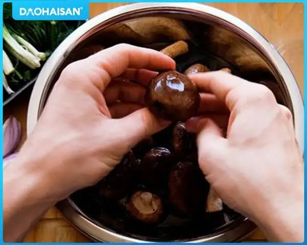 Cách nấu Bào Ngư Hầm Thuốc Bắc chuẩn vị, bổ dưỡng tại nhà