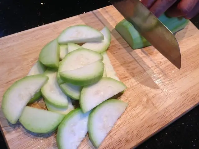 CÃ¡ch luá»c báº§u thanh mÃ¡t ngon ngá»t cho nhá»¯ng ngÃ y oi nÃ³ng