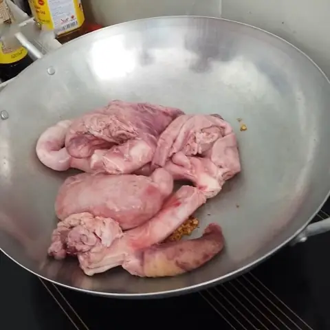 Cách Nấu Bím Bò Ngon Hầm Thuốc Bắc Bổ Dưỡng Cho Gia Đình