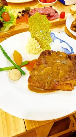 Hướng Dẫn Nấu Bít Tết Bò Mềm Ngon Đậm Đà Chuẩn Vị Hướng Dẫn Nấu Bít Tết Bò Mềm Ngon Đậm Đà Chuẩn Vị