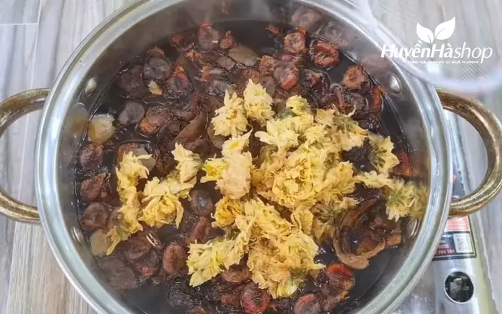 Cách nấu sâm bông cúc la hán quả nhãn nhục