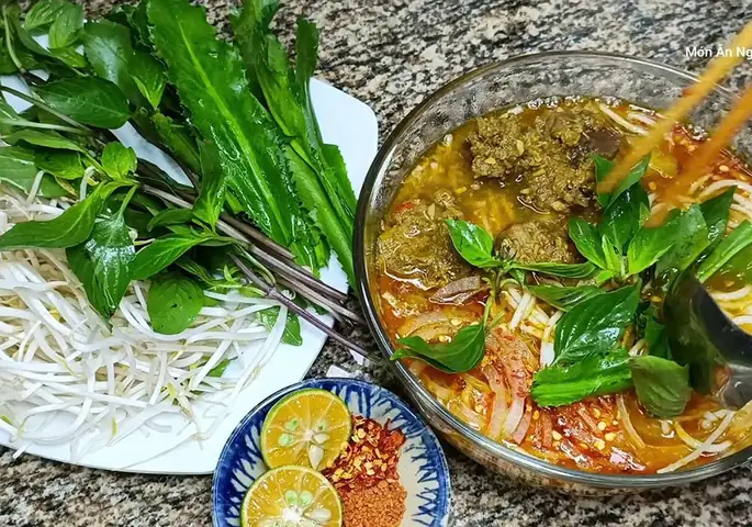 Cách nấu Bún Bò Cay chuẩn vị miền Tây ngay tại nhà Cách nấu Bún Bò Cay chuẩn vị miền Tây ngay tại nhà