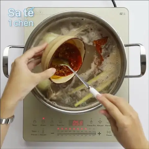 Hướng Dẫn Chi Tiết Cách Nấu Bún Bò Đà Lạt Chuẩn Vị Gia Truyền