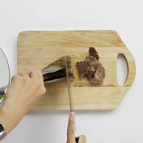 Hướng Dẫn Chi Tiết Cách Nấu Bún Bò Đà Lạt Chuẩn Vị Gia Truyền