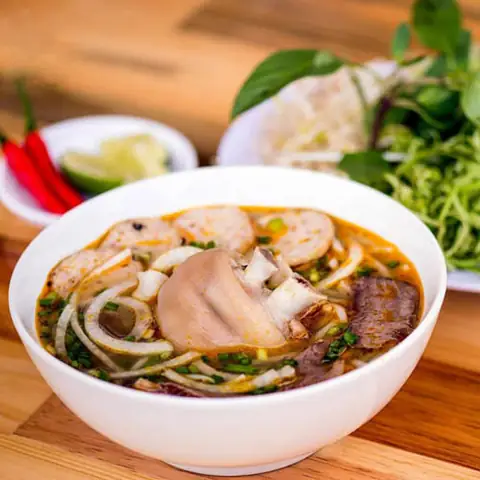 Hướng Dẫn Chi Tiết Cách Nấu Bún Bò Miền Nam Chuẩn Vị