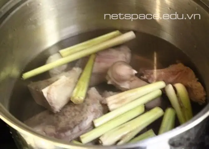 cách nấu bún bò miền trung