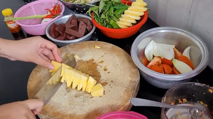 Công Thức Cách Nấu Bún Bò Rau Răm Đậm Đà Hương Vị Xứ Biển