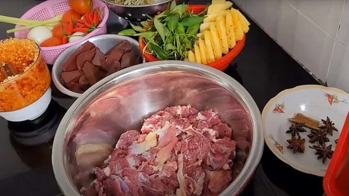 Công Thức Cách Nấu Bún Bò Rau Răm Đậm Đà Hương Vị Xứ Biển