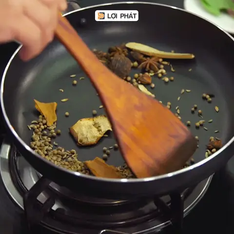 Hướng dẫn chi tiết cách nấu bún bò sốt vang ngon chuẩn vị Hướng dẫn chi tiết cách nấu bún bò sốt vang ngon chuẩn vị