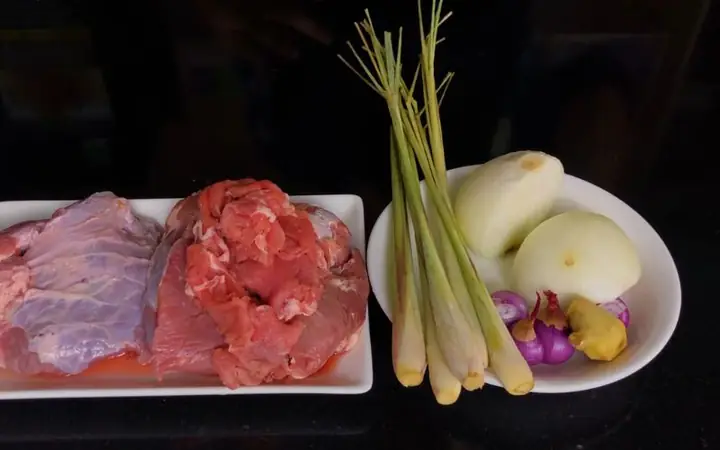 Hướng Dẫn Chi Tiết Cách Nấu Bún Bò Tái Chuẩn Vị Thơm Ngon