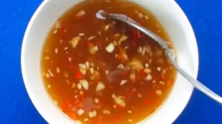 Bước 5: Làm nước chấm bún cá lóc