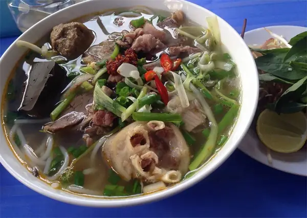 Độc nhất vô nhị bún bò xứ Huế