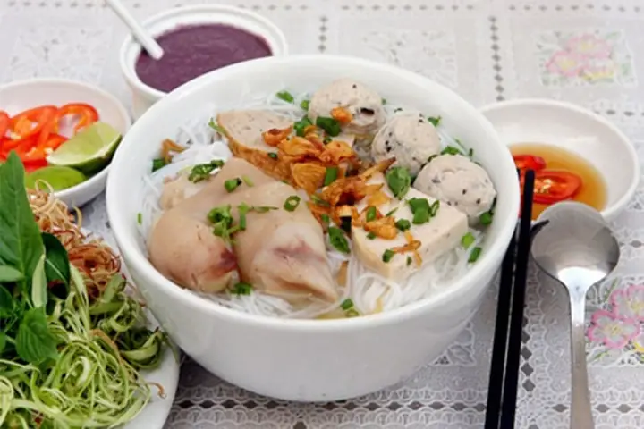 Công Thức Chi Tiết Cách Nấu Bún Mọc Giò Heo Chuẩn Vị