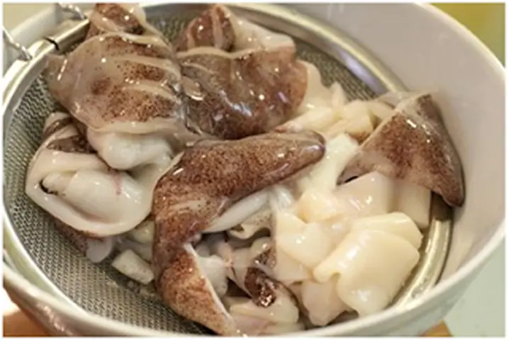 Cách Nấu Bún Mực Ngon Chuẩn Vị Miền Trung Tại Nhà