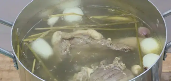 Cách Nấu Bún Nạm Bò Ngon Chuẩn Vị, Đậm Đà Tại Nhà