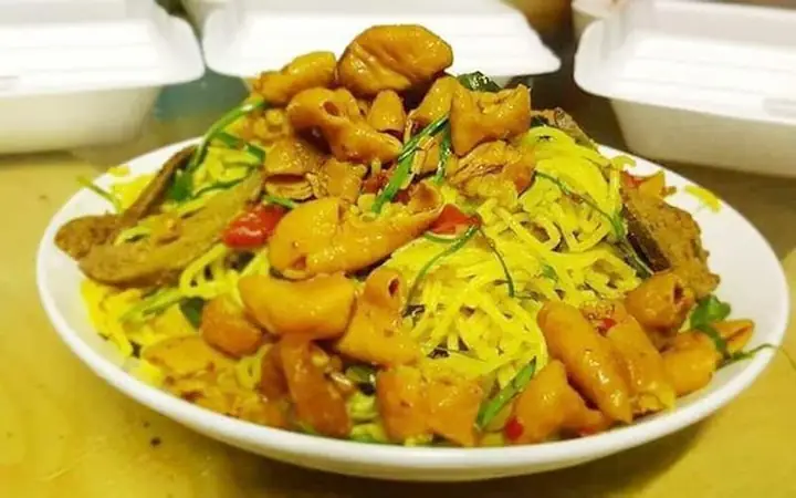 Cách Nấu Bún Nghệ Xào Lòng Chuẩn Vị Miền Trung Tại Nhà