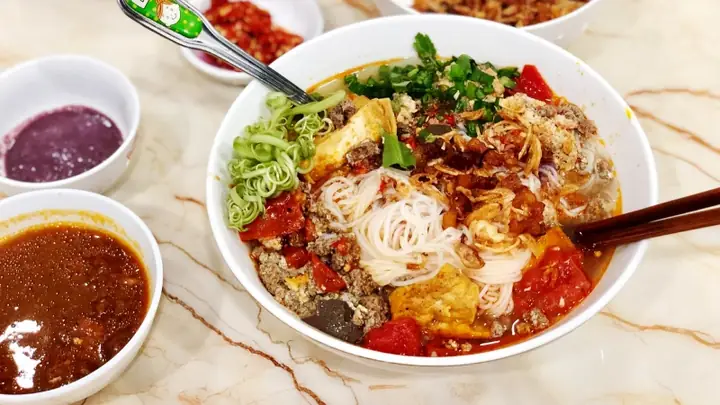 Bước 6: Trình bày thành phẩm bún riêu tôm khô Bước 6: Trình bày thành phẩm bún riêu tôm khô