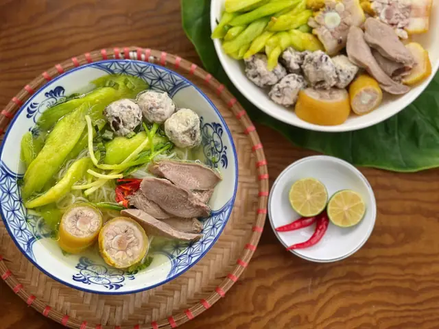 Bước 2. Hầm nước dùng, hoàn thành món ăn Bước 2. Hầm nước dùng, hoàn thành món ăn