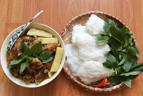 Hướng Dẫn Chi Tiết Cách Nấu Bún Thịt Chó Chuẩn Vị Gia Truyền