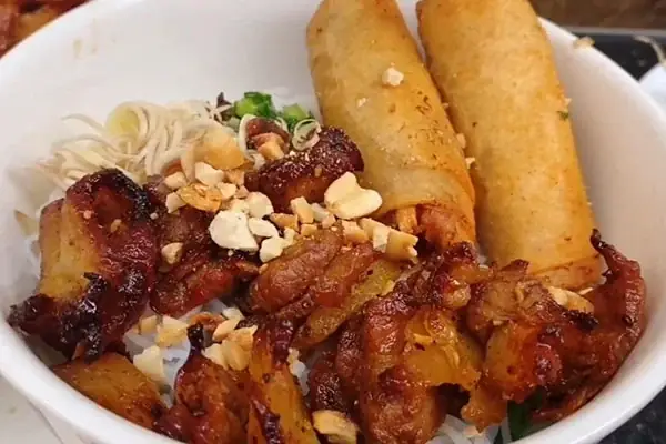 Hướng Dẫn Chi Tiết Cách Nấu Bún Thịt Nướng Thơm Ngon Tuyệt Hảo Hướng Dẫn Chi Tiết Cách Nấu Bún Thịt Nướng Thơm Ngon Tuyệt Hảo