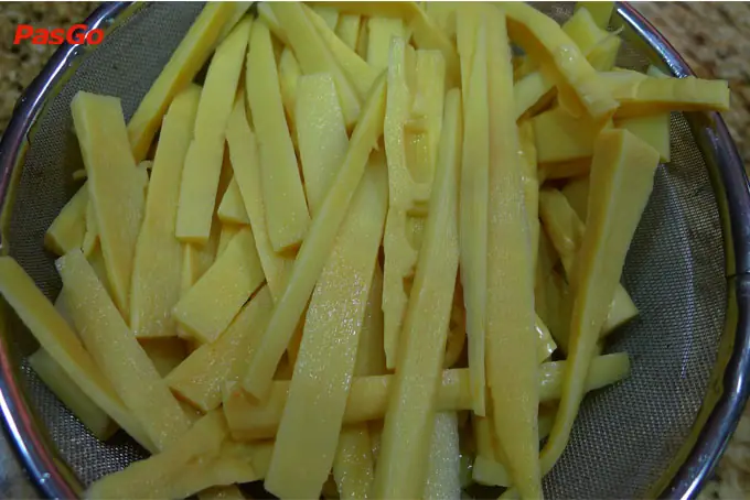 Hướng Dẫn Chi Tiết Cách Nấu Bún Vịt Xáo Măng Chuẩn Vị Gia Đình