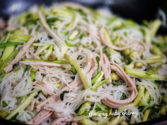 Cách Nấu Bún Xào Cần Đơn Giản, Đậm Đà Chuẩn Vị Cách Nấu Bún Xào Cần Đơn Giản, Đậm Đà Chuẩn Vị