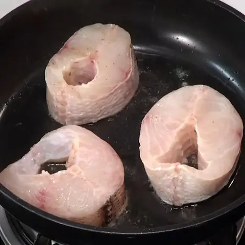 cách nấu cá chuối om mẻ