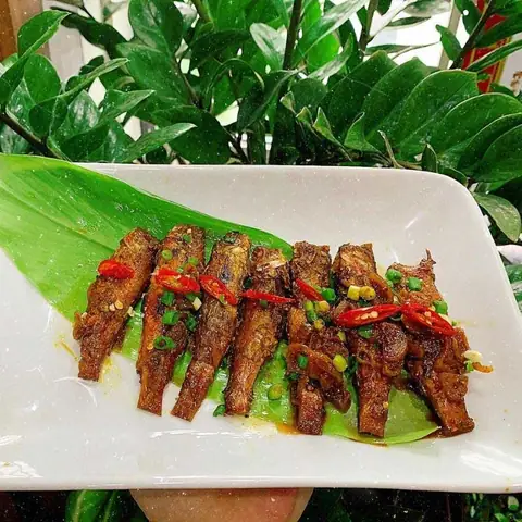 Cách Nấu Cá Kho Lá Nghệ Đậm Đà Chuẩn Vị Gia Đình