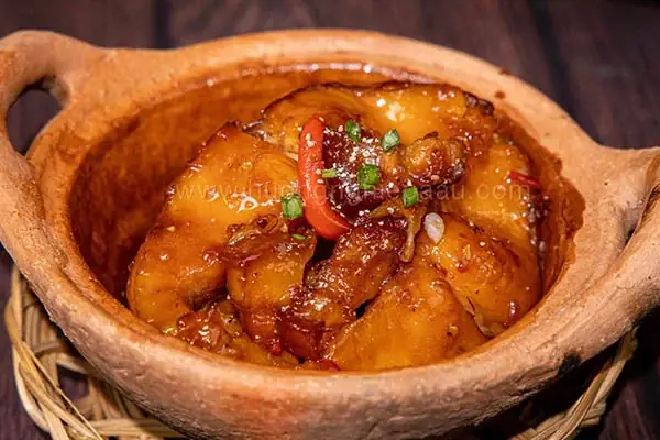 Cách kho cá lóc với thịt ba chỉ