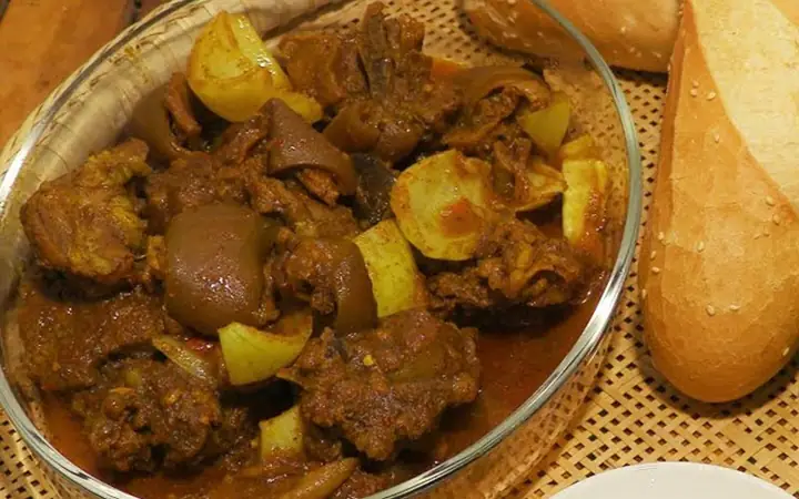 Cách Nấu Cà Ri Bò Khoai Môn Ngon Chuẩn Vị Gia Đình