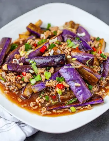 Hướng dẫn chi tiết cách nấu cà tím thịt băm ngon chuẩn vị Hướng dẫn chi tiết cách nấu cà tím thịt băm ngon chuẩn vị