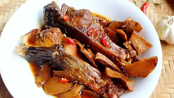 Hướng Dẫn Chi Tiết Cách Nấu Cá Trắm Kho Chuẩn Vị Truyền Thống