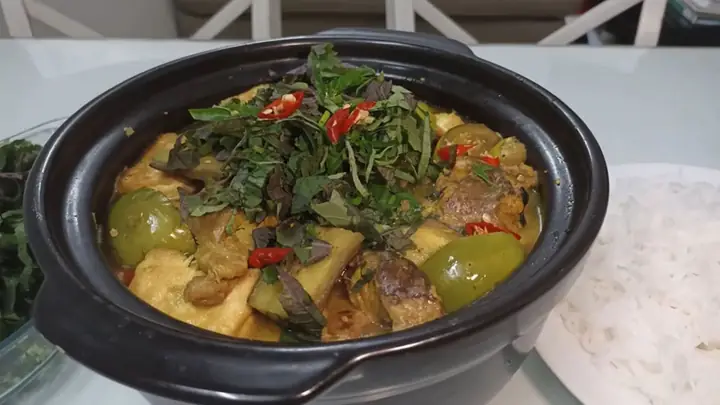 cách nấu cá trê om chuối đậu