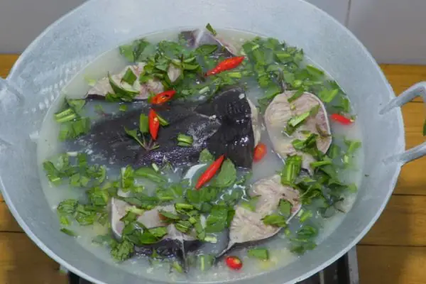 Cách Nấu Cá Trê Om Mẻ Thơm Ngon Chuẩn Vị Gia Đình