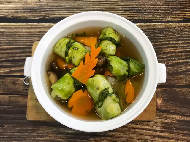 Hướng Dẫn Chi Tiết Cách Nấu Canh Bắp Cải Chay Thơm Ngon Bổ Dưỡng