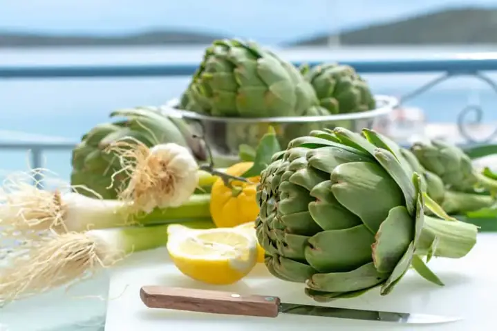 Bí quyết chọn bông atiso để có món hầm ngon