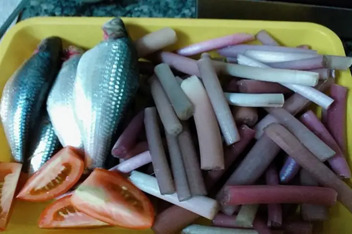 Cách Nấu Canh Bông Điên Điển Cá Linh Chuẩn Vị Miền Tây